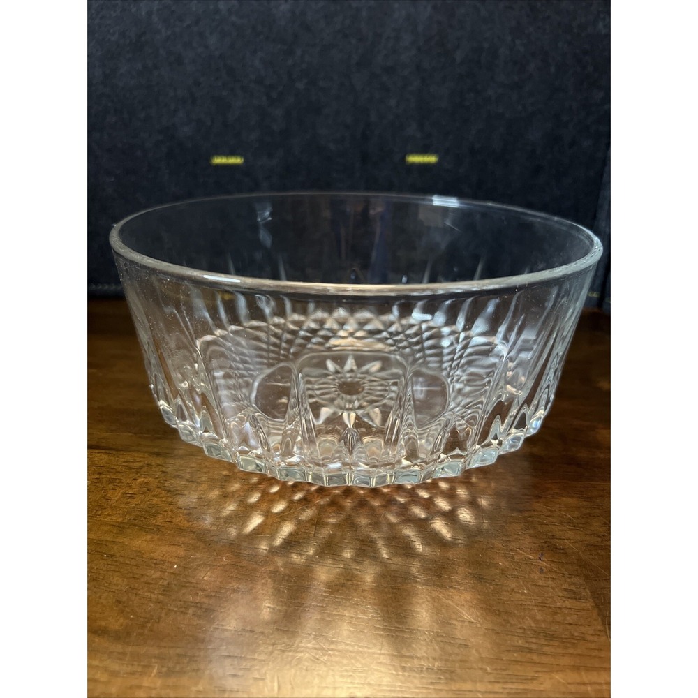 ARCOROC FRANCE GLASS BOWL STAR DIAMOND CUT GLASS BOWL‎
